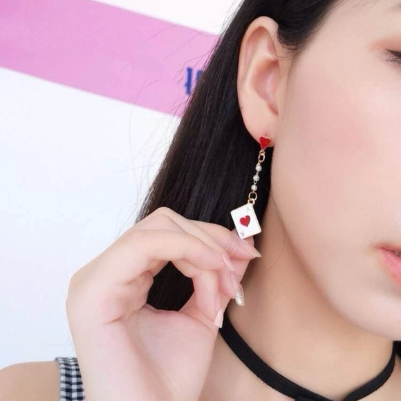 Alice in Wonderland Mismatch Dangle Earrings - Picture 5 of 6